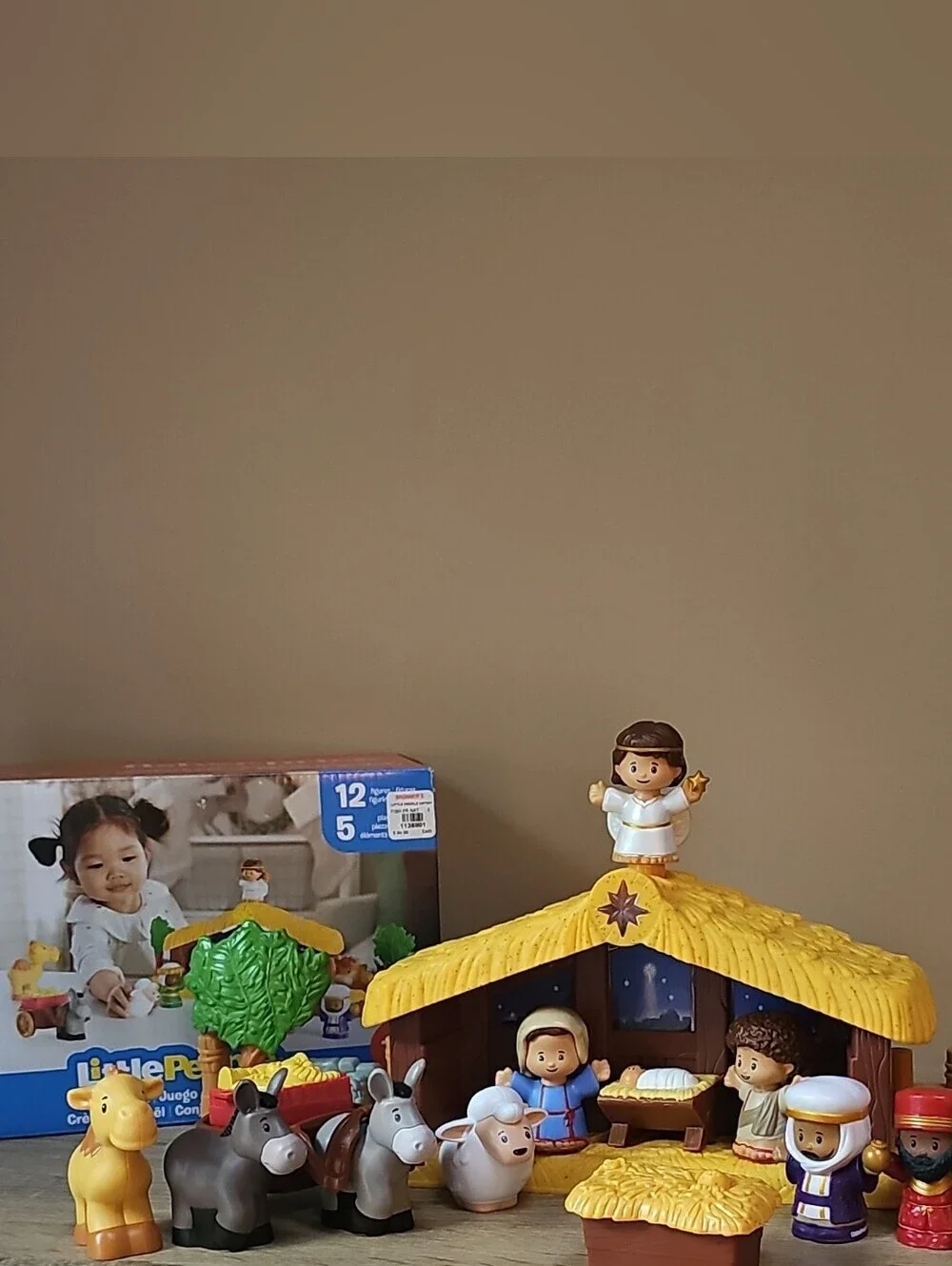 Fisher-Price Yellow Roof Nativity Playset with Assorted Figures